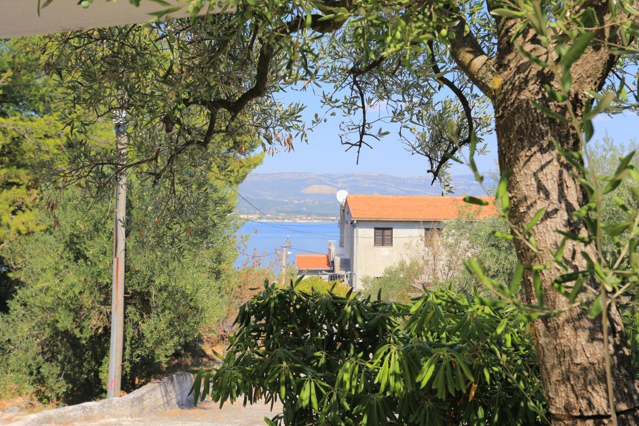 Apartments By The Sea Arbanija, Ciovo - 4320 تروغير المظهر الخارجي الصورة